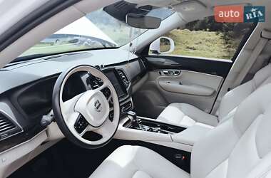 Позашляховик / Кросовер Volvo XC90 2019 в 