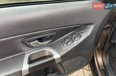Позашляховик / Кросовер Volvo XC90 2010 в 