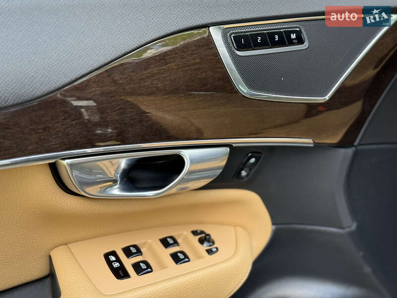 Внедорожник / Кроссовер Volvo XC90 2015 в Киеве