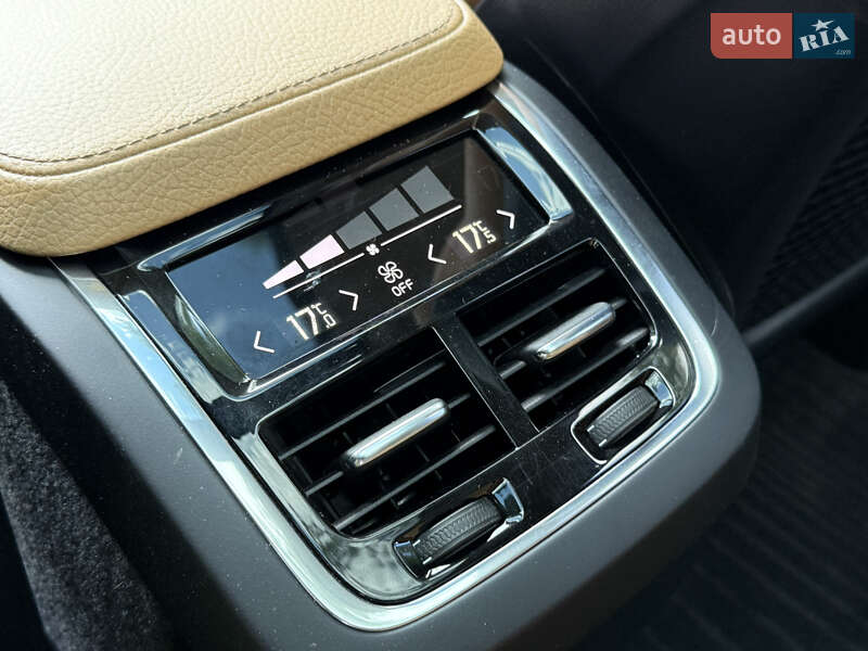 Внедорожник / Кроссовер Volvo XC90 2015 в Киеве
