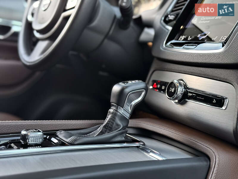 Позашляховик / Кросовер Volvo XC90 2019 в Києві