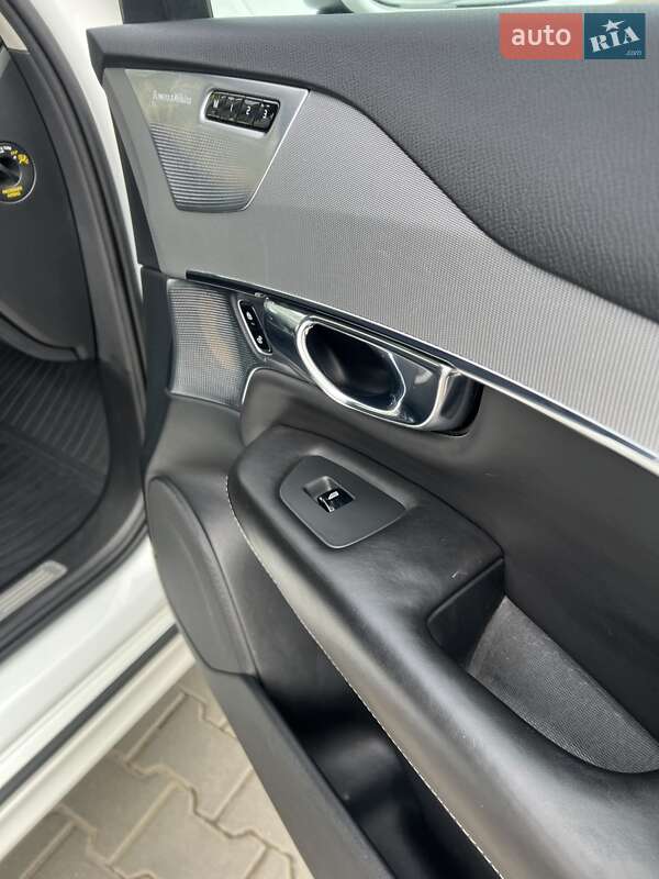 Внедорожник / Кроссовер Volvo XC90 2015 в Черновцах