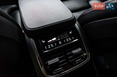Внедорожник / Кроссовер Volvo XC90 2022 в 