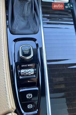 Внедорожник / Кроссовер Volvo XC90 2018 в 