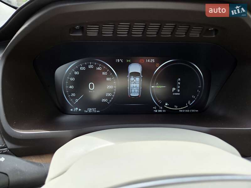 Внедорожник / Кроссовер Volvo XC90 2016 в Ирпене