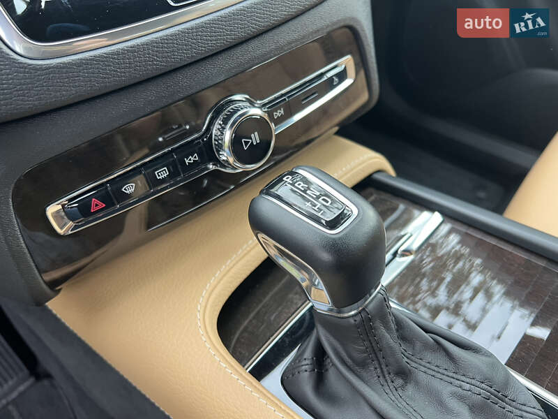 Внедорожник / Кроссовер Volvo XC90 2017 в Киеве