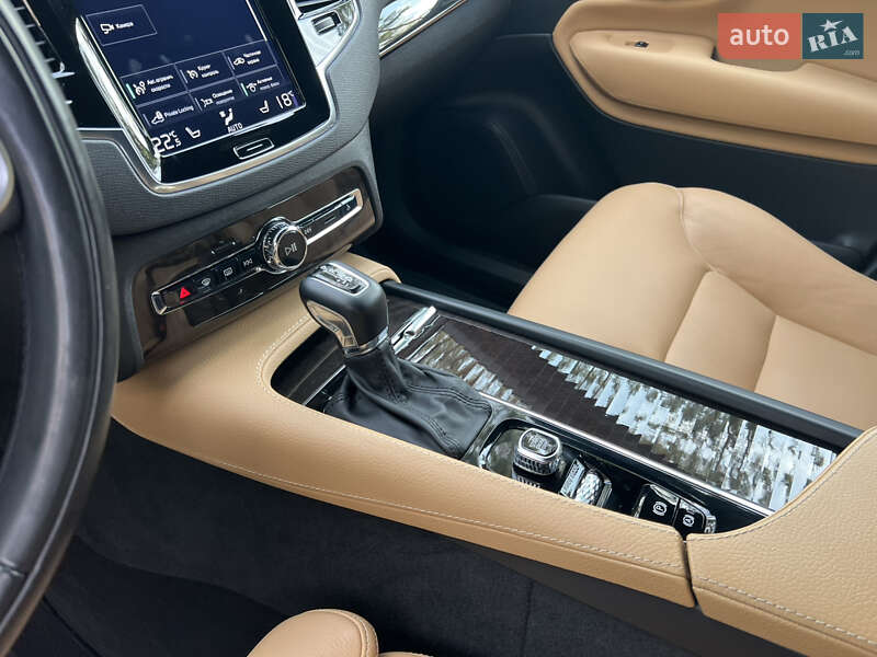 Внедорожник / Кроссовер Volvo XC90 2017 в Киеве