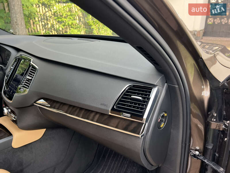 Внедорожник / Кроссовер Volvo XC90 2017 в Киеве
