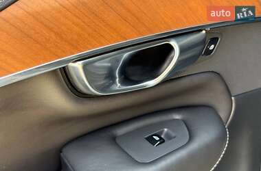 Внедорожник / Кроссовер Volvo XC90 2020 в 