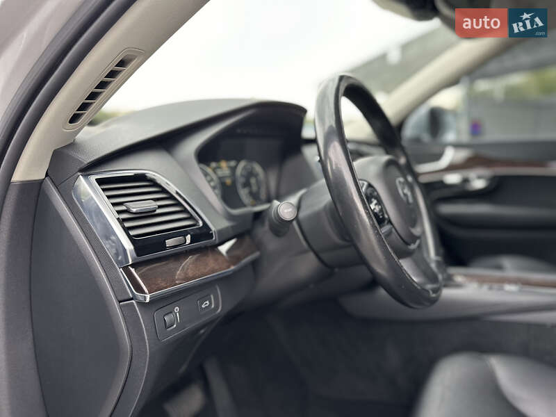 Внедорожник / Кроссовер Volvo XC90 2016 в Владимире