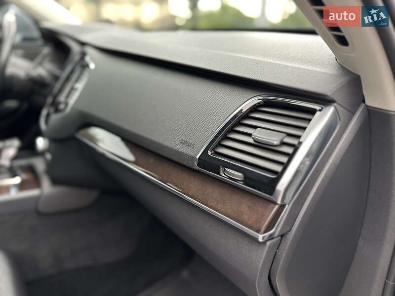 Внедорожник / Кроссовер Volvo XC90 2016 в Владимире