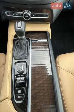 Внедорожник / Кроссовер Volvo XC90 2015 в 