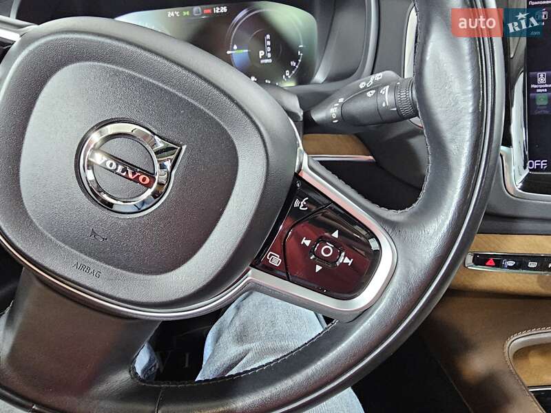 Внедорожник / Кроссовер Volvo XC90 2018 в Киеве