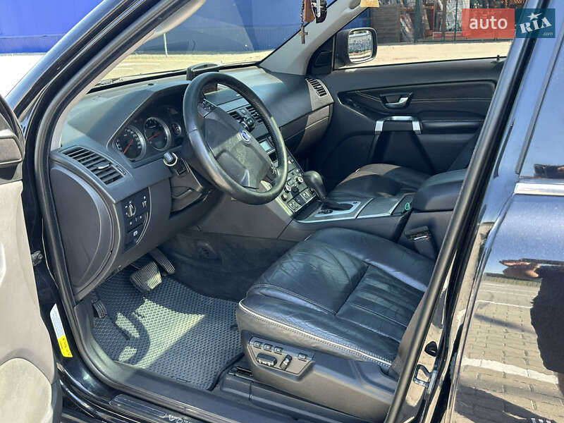 Внедорожник / Кроссовер Volvo XC90 2006 в Нововолынске