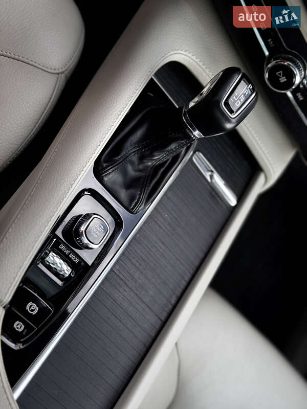 Внедорожник / Кроссовер Volvo XC90 2020 в Ивано-Франковске