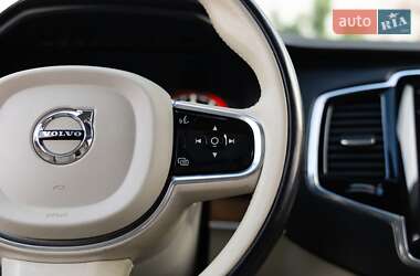 Внедорожник / Кроссовер Volvo XC90 2017 в 