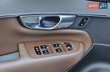Внедорожник / Кроссовер Volvo XC90 2019 в 