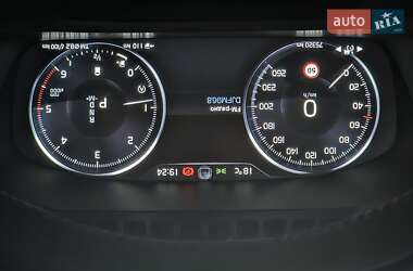 Внедорожник / Кроссовер Volvo XC90 2019 в 