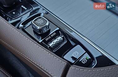 Внедорожник / Кроссовер Volvo XC90 2019 в 