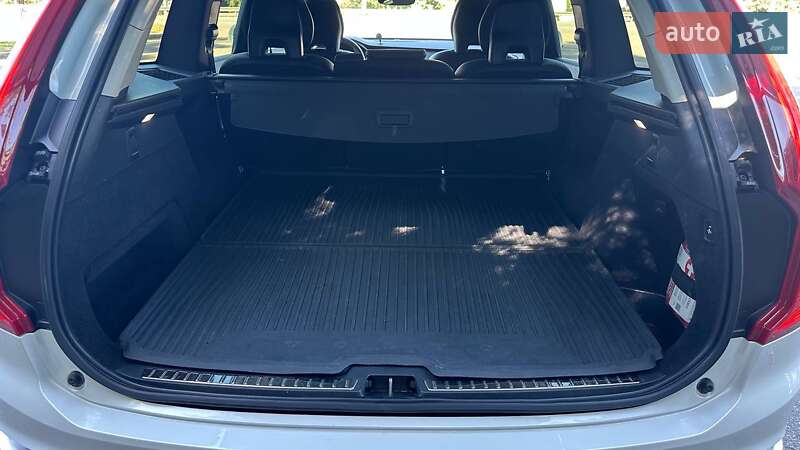 Внедорожник / Кроссовер Volvo XC90 2019 в Киеве