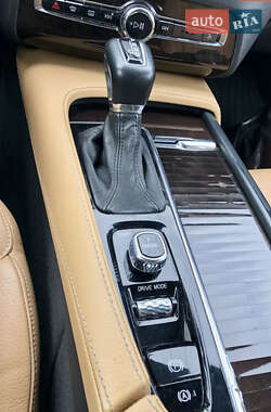 Внедорожник / Кроссовер Volvo XC90 2016 в 