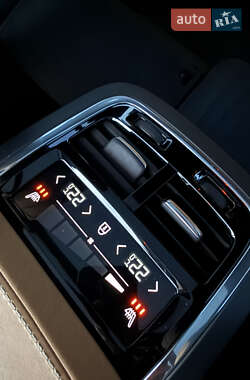 Внедорожник / Кроссовер Volvo XC90 2020 в 