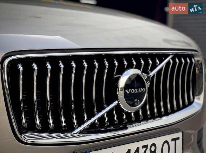 Внедорожник / Кроссовер Volvo XC90 2020 в Киеве