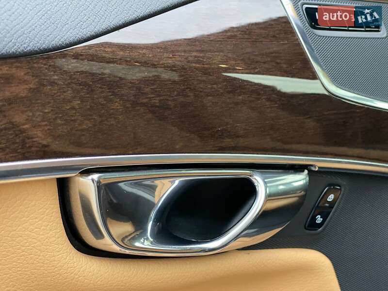 Внедорожник / Кроссовер Volvo XC90 2015 в Киеве