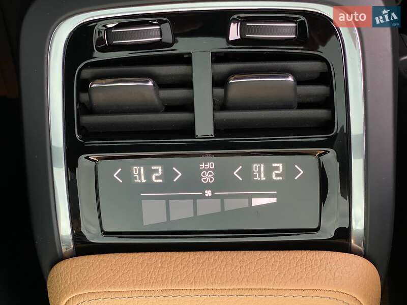 Внедорожник / Кроссовер Volvo XC90 2015 в Киеве