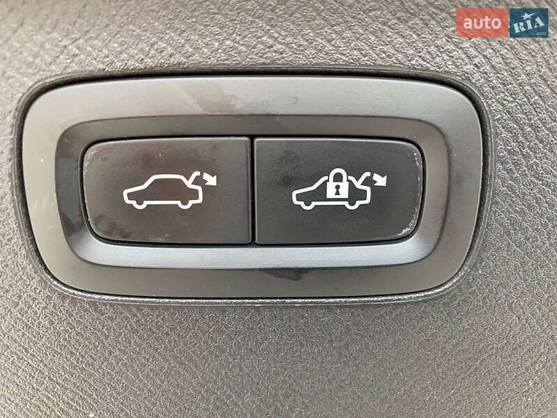 Внедорожник / Кроссовер Volvo XC90 2015 в Киеве