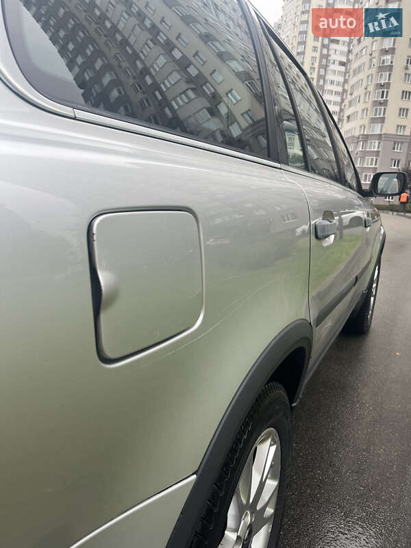Внедорожник / Кроссовер Volvo XC90 2005 в Киеве