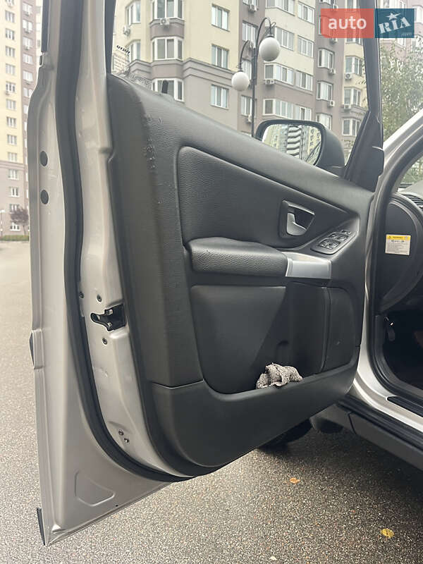 Внедорожник / Кроссовер Volvo XC90 2005 в Киеве