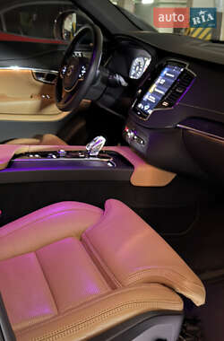 Внедорожник / Кроссовер Volvo XC90 2020 в 