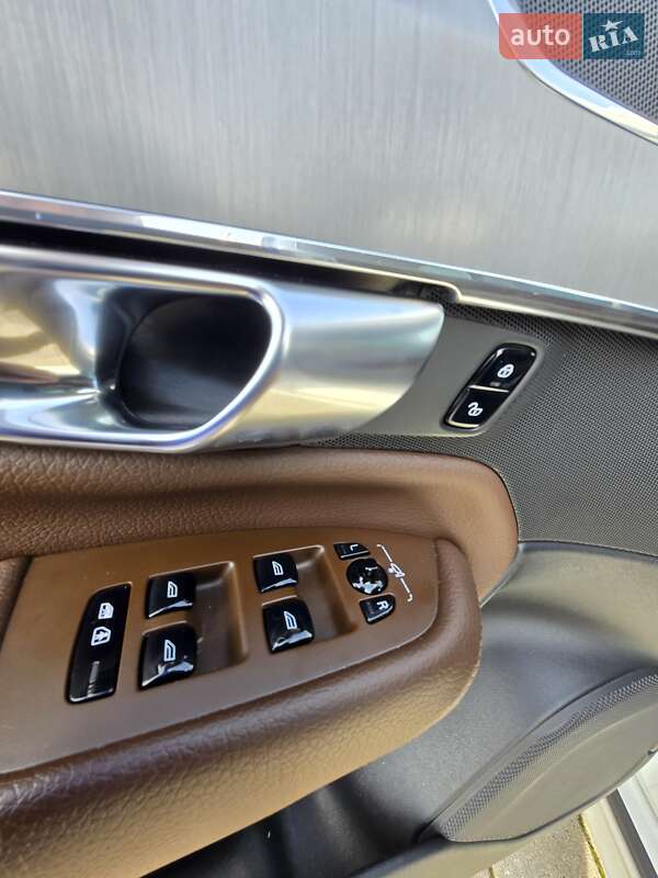 Позашляховик / Кросовер Volvo XC90 2019 в Києві фото 24 Позашляховик / Кросовер Volvo XC90 2019 в Києві