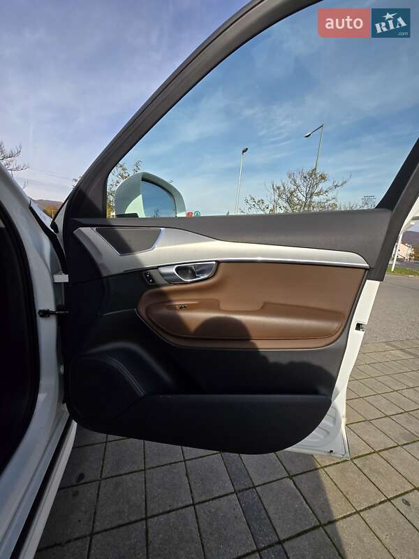 Позашляховик / Кросовер Volvo XC90 2019 в Києві фото 26 Позашляховик / Кросовер Volvo XC90 2019 в Києві