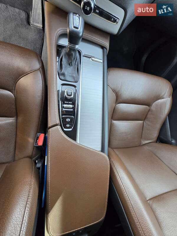 Позашляховик / Кросовер Volvo XC90 2019 в Києві фото 39 Позашляховик / Кросовер Volvo XC90 2019 в Києві