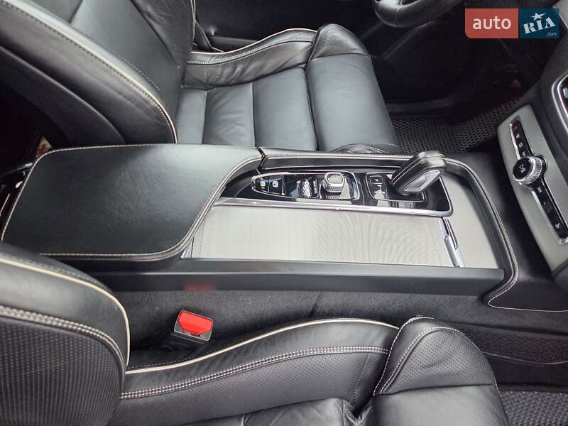 Внедорожник / Кроссовер Volvo XC90 2020 в Киеве