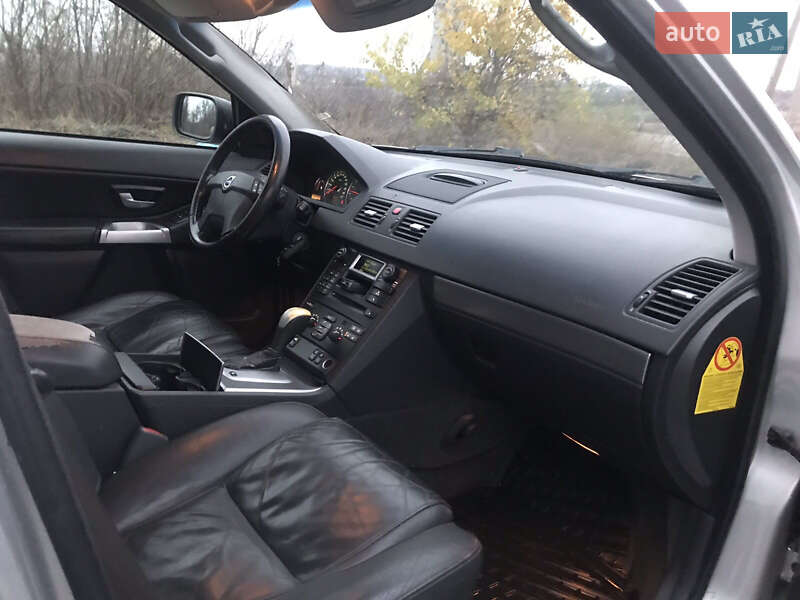 Внедорожник / Кроссовер Volvo XC90 2004 в Киеве