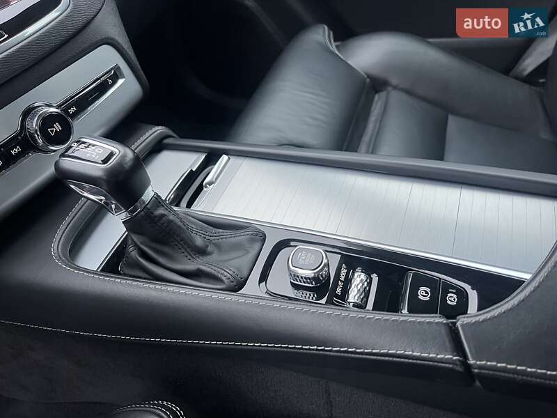 Позашляховик / Кросовер Volvo XC90 2018 в Києві