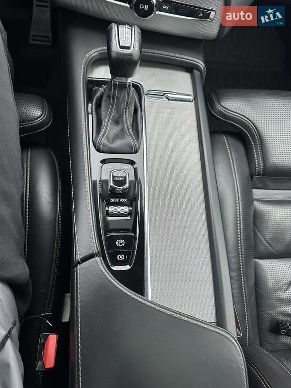 Внедорожник / Кроссовер Volvo XC90 2016 в Хмельницком