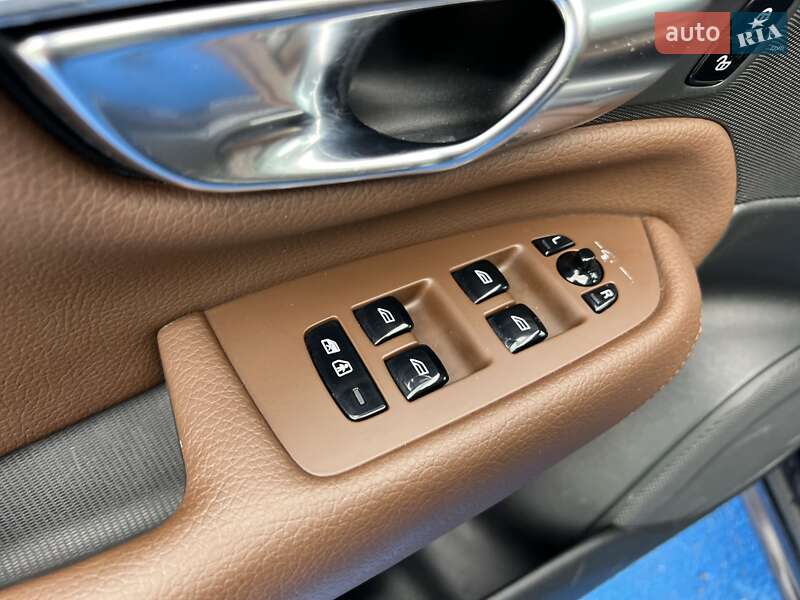 Внедорожник / Кроссовер Volvo XC90 2019 в Киеве