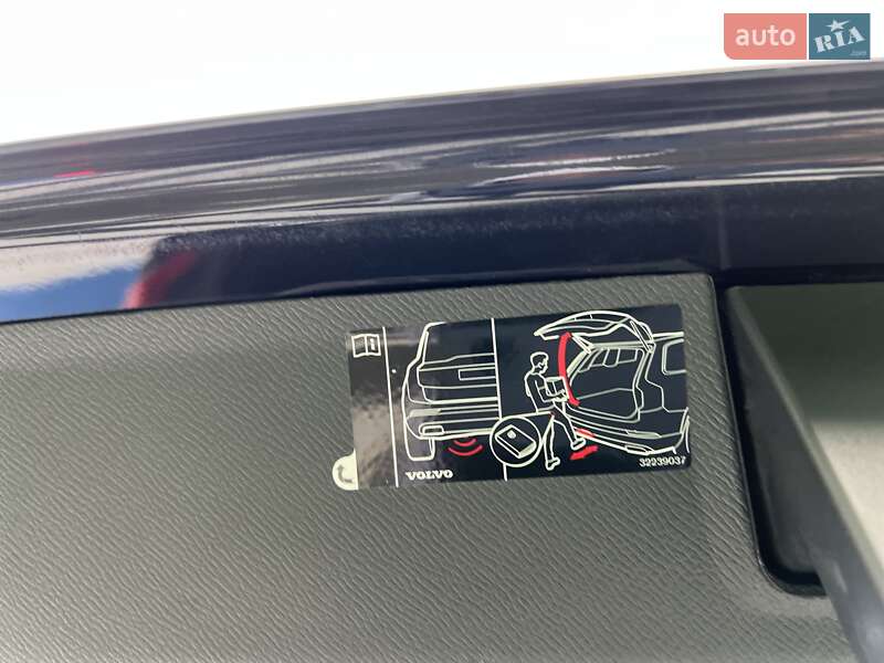 Внедорожник / Кроссовер Volvo XC90 2019 в Киеве