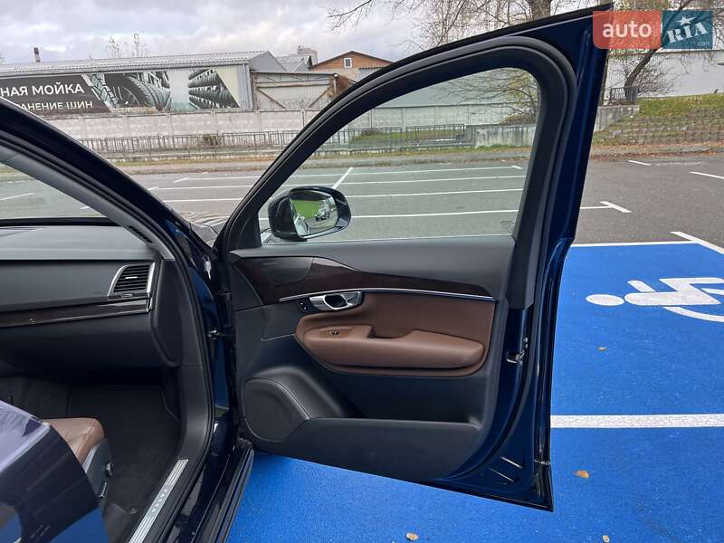 Внедорожник / Кроссовер Volvo XC90 2019 в Киеве