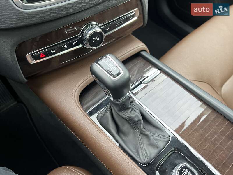 Внедорожник / Кроссовер Volvo XC90 2019 в Киеве