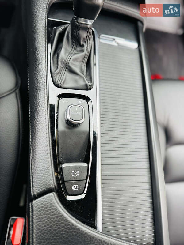 Внедорожник / Кроссовер Volvo XC90 2017 в Здолбунове