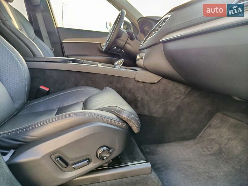 Внедорожник / Кроссовер Volvo XC90 2024 в Киеве