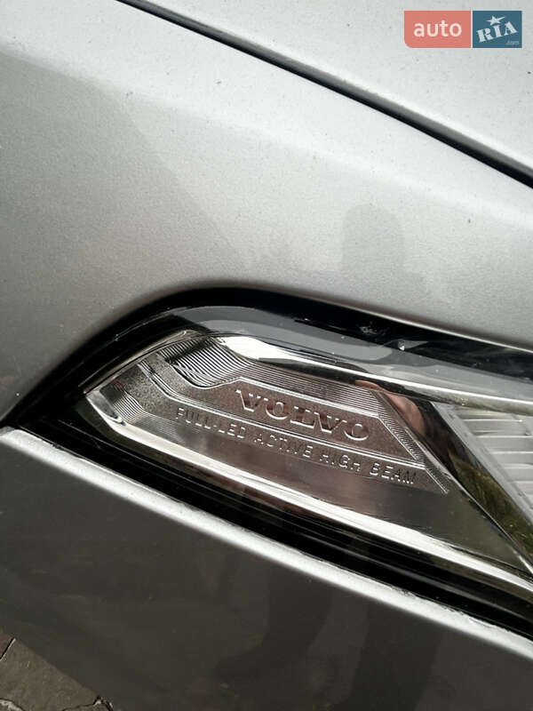 Внедорожник / Кроссовер Volvo XC90 2018 в Киеве