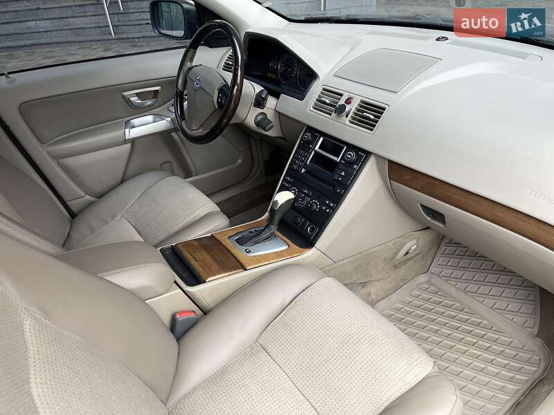 Внедорожник / Кроссовер Volvo XC90 2003 в Харькове