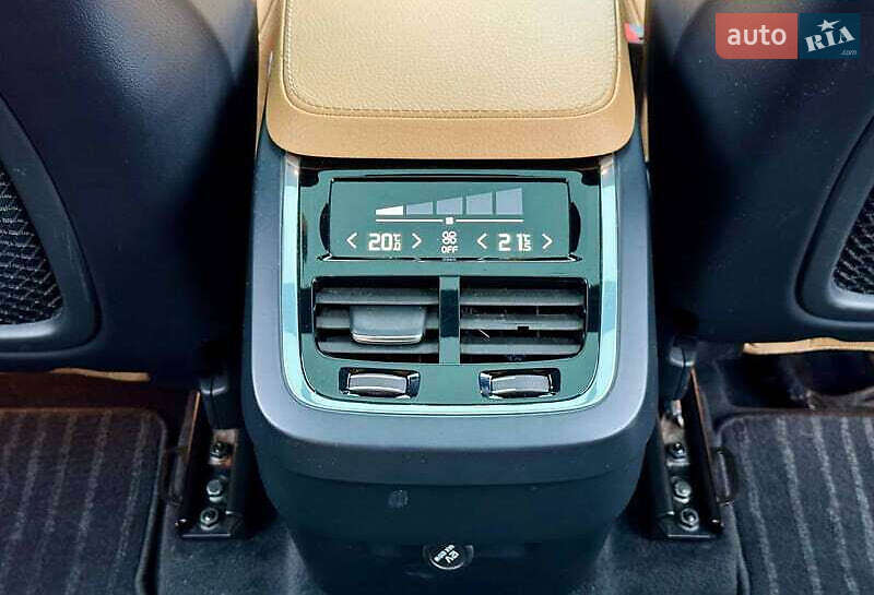 Внедорожник / Кроссовер Volvo XC90 2016 в Киеве