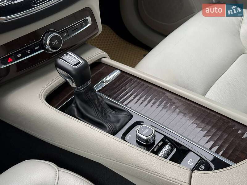 Позашляховик / Кросовер Volvo XC90 2016 в Рівному